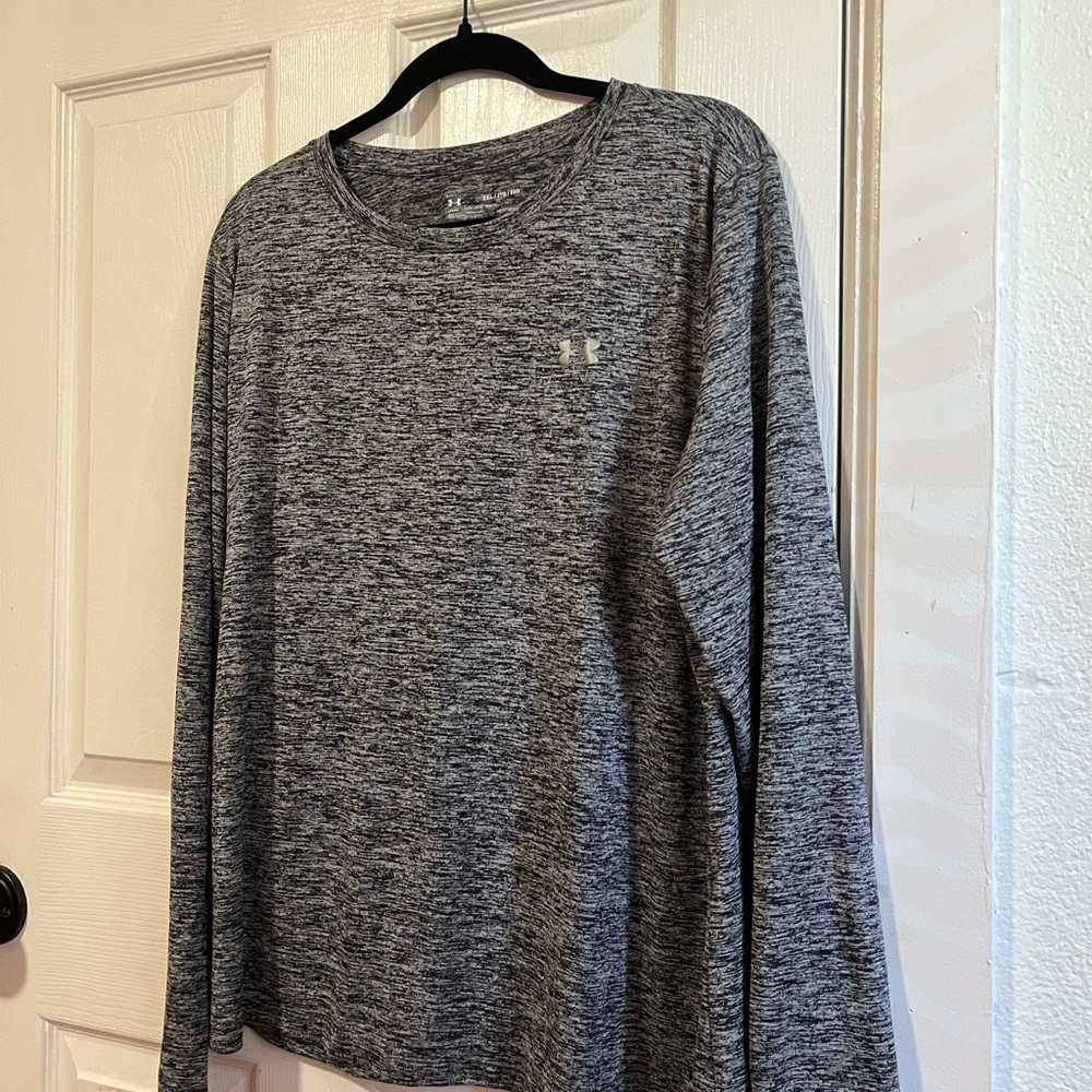 It’s 2X Women long sleeve workout shirt.